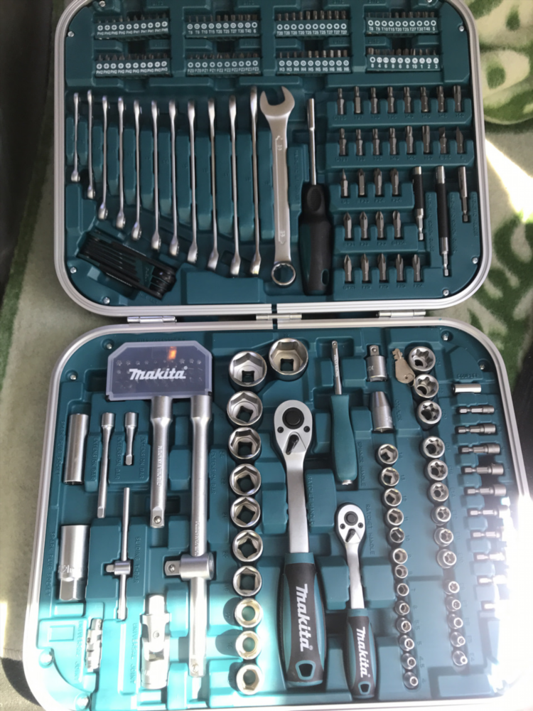Набор инструментов makita 4 в 1